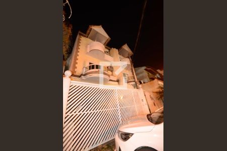 Casa à venda com 220m², 4 quartos e 3 vagasFachada