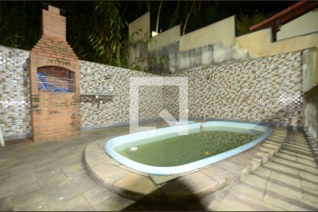 Casa à venda com 220m², 4 quartos e 3 vagasPiscina com churrasqueira