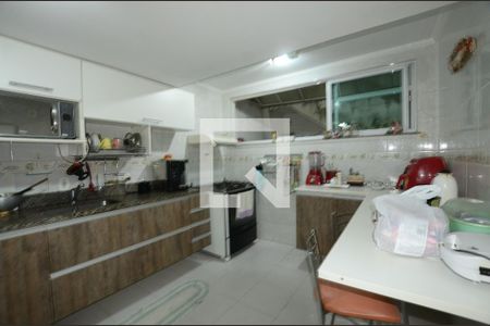 Casa à venda com 220m², 4 quartos e 3 vagasCozinha