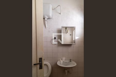 Casa à venda com 200m², 4 quartos e 3 vagas Casa à venda com 200m², 4 quartos e 3 vagasEdícula - Banheiro