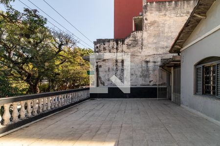 Casa à venda com 200m², 4 quartos e 3 vagas Casa à venda com 200m², 4 quartos e 3 vagasVaranda