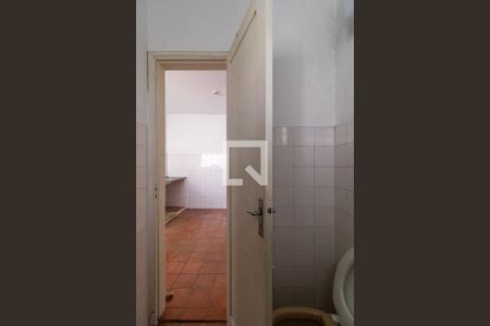 Casa à venda com 200m², 4 quartos e 3 vagas Casa à venda com 200m², 4 quartos e 3 vagasEdícula - Banheiro