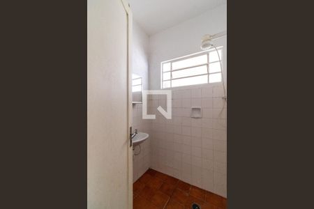 Casa à venda com 200m², 4 quartos e 3 vagas Casa à venda com 200m², 4 quartos e 3 vagasEdícula - Banheiro