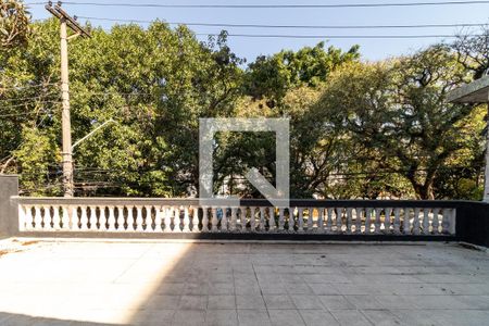 Casa à venda com 200m², 4 quartos e 3 vagas Casa à venda com 200m², 4 quartos e 3 vagasVaranda