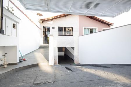 Casa à venda com 100m², 3 quartos e 3 vagas Casa à venda com 100m², 3 quartos e 3 vagasEntrada