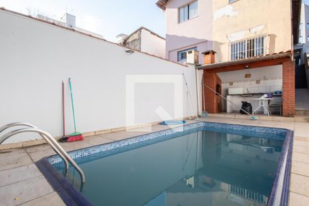 Casa à venda com 100m², 3 quartos e 3 vagas Casa à venda com 100m², 3 quartos e 3 vagasPiscina