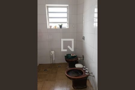 Casa à venda com 250m², 2 quartos e 4 vagas Casa à venda com 250m², 2 quartos e 4 vagasBanheiro