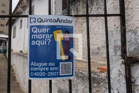 Casa à venda com 250m², 2 quartos e 4 vagas Casa à venda com 250m², 2 quartos e 4 vagasFachada