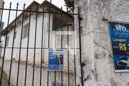 Casa à venda com 250m², 2 quartos e 4 vagas Casa à venda com 250m², 2 quartos e 4 vagasFachada