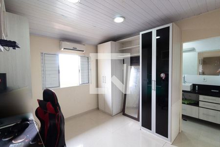 Casa à venda com 166m², 4 quartos e 1 vagaQuarto Suíte 2