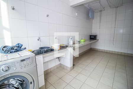 Casa à venda com 750m², 6 quartos e 8 vagas Casa à venda com 750m², 6 quartos e 8 vagasÁrea de Serviço