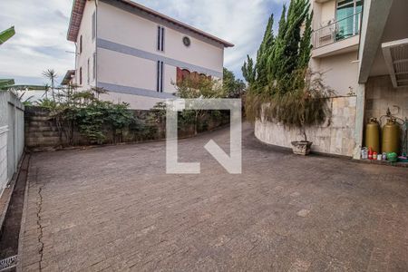 Casa à venda com 750m², 6 quartos e 8 vagas Casa à venda com 750m², 6 quartos e 8 vagasÁrea de manobra