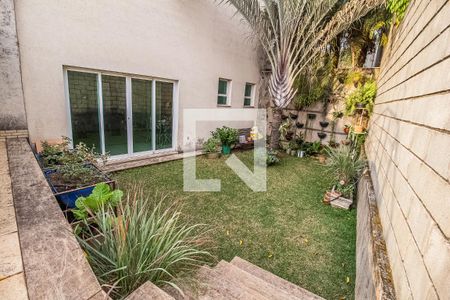 Casa à venda com 750m², 6 quartos e 8 vagas Casa à venda com 750m², 6 quartos e 8 vagasJardim