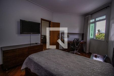 Casa à venda com 750m², 6 quartos e 8 vagas Casa à venda com 750m², 6 quartos e 8 vagasQuarto 3