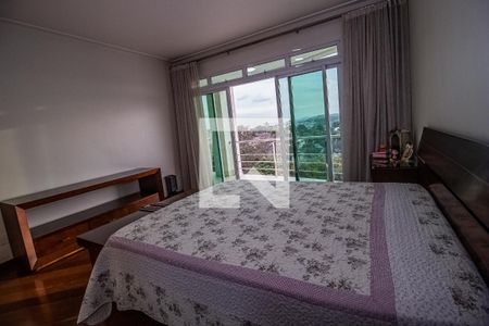 Casa à venda com 750m², 6 quartos e 8 vagas Casa à venda com 750m², 6 quartos e 8 vagasQuarto Suíte