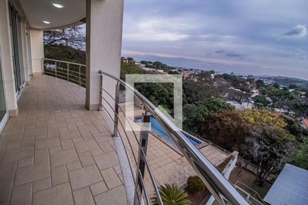 Casa à venda com 750m², 6 quartos e 8 vagas Casa à venda com 750m², 6 quartos e 8 vagasVaranda