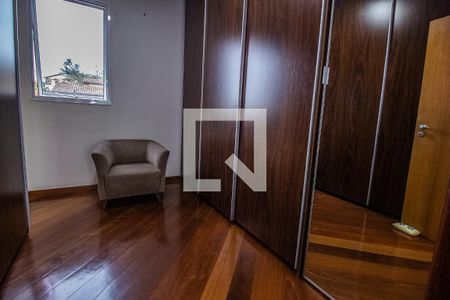 Casa à venda com 750m², 6 quartos e 8 vagas Casa à venda com 750m², 6 quartos e 8 vagasCloset