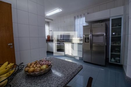 Casa à venda com 750m², 6 quartos e 8 vagas Casa à venda com 750m², 6 quartos e 8 vagasCozinha