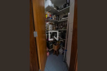 Casa à venda com 750m², 6 quartos e 8 vagas Casa à venda com 750m², 6 quartos e 8 vagasDespensa