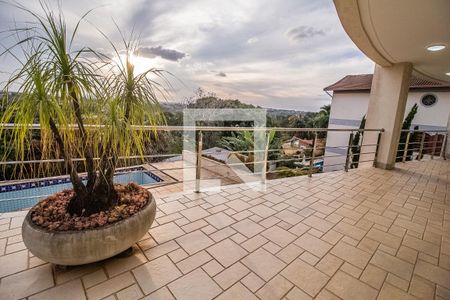 Casa à venda com 750m², 6 quartos e 8 vagas Casa à venda com 750m², 6 quartos e 8 vagasVaranda