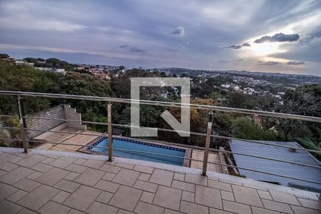 Casa à venda com 750m², 6 quartos e 8 vagas Casa à venda com 750m², 6 quartos e 8 vagasVaranda