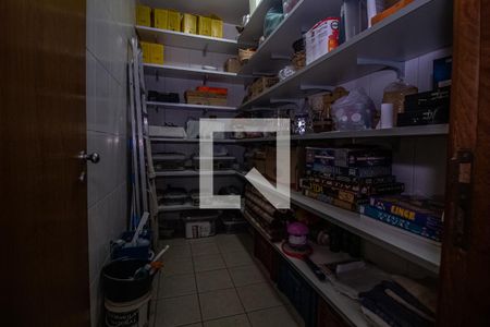 Casa à venda com 750m², 6 quartos e 8 vagas Casa à venda com 750m², 6 quartos e 8 vagasQuarto de Serviço