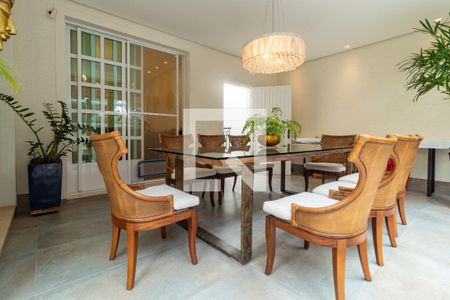 Casa de condomínio à venda com 620m², 4 quartos e 4 vagas Casa de condomínio à venda com 620m², 4 quartos e 4 vagasEspaço Gourmet
