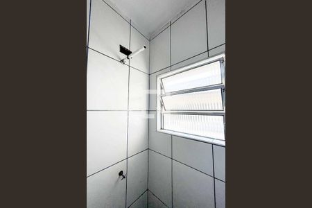 Banheiro de casa para alugar com 1 quarto, 35m² em Parque Peruche, São Paulo