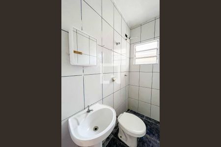 Banheiro de casa para alugar com 1 quarto, 35m² em Parque Peruche, São Paulo