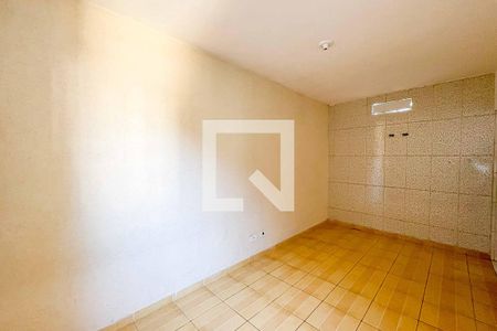 Sala/Quarto de casa para alugar com 1 quarto, 35m² em Parque Peruche, São Paulo