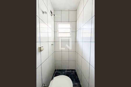 Banheiro de casa para alugar com 1 quarto, 35m² em Parque Peruche, São Paulo