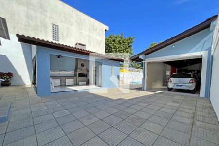 Casa à venda com 248m², 3 quartos e 4 vagasPátio