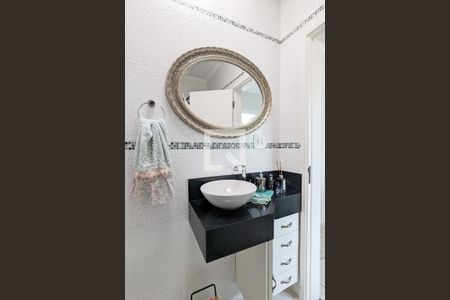 Casa à venda com 216m², 4 quartos e 4 vagas Casa à venda com 216m², 4 quartos e 4 vagasBanheiro