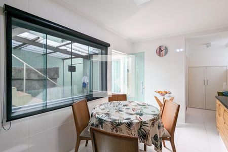 Casa à venda com 216m², 4 quartos e 4 vagas Casa à venda com 216m², 4 quartos e 4 vagasCozinha