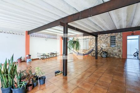 Casa à venda com 216m², 4 quartos e 4 vagas Casa à venda com 216m², 4 quartos e 4 vagasGaragem