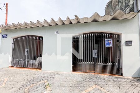 Casa à venda com 216m², 4 quartos e 4 vagas Casa à venda com 216m², 4 quartos e 4 vagasFachada