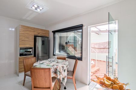Casa à venda com 216m², 4 quartos e 4 vagas Casa à venda com 216m², 4 quartos e 4 vagasCozinha