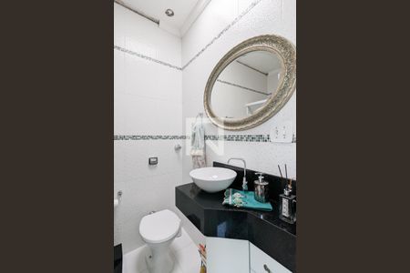 Casa à venda com 216m², 4 quartos e 4 vagas Casa à venda com 216m², 4 quartos e 4 vagasBanheiro