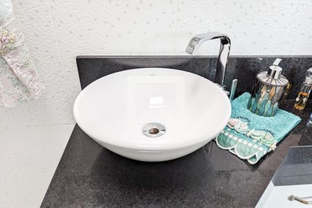 Casa à venda com 216m², 4 quartos e 4 vagas Casa à venda com 216m², 4 quartos e 4 vagasBanheiro