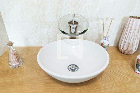 Casa à venda com 216m², 4 quartos e 4 vagas Casa à venda com 216m², 4 quartos e 4 vagasBanheiro da suíte