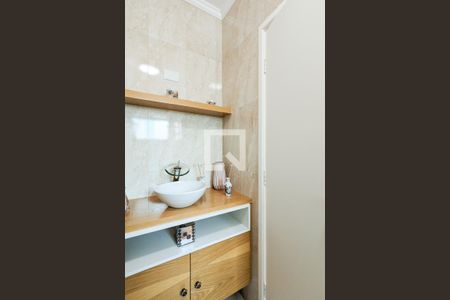 Casa à venda com 216m², 4 quartos e 4 vagas Casa à venda com 216m², 4 quartos e 4 vagasBanheiro da suíte