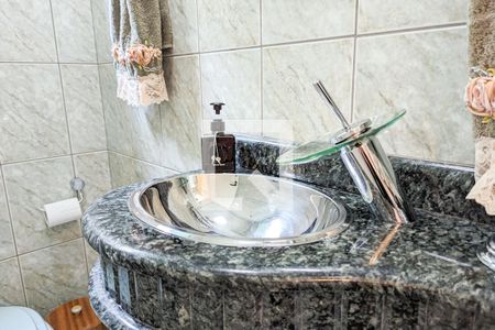 Casa à venda com 216m², 4 quartos e 4 vagas Casa à venda com 216m², 4 quartos e 4 vagasLavabo