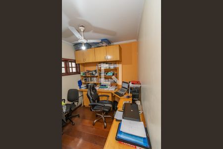 Casa de condomínio à venda com 220m², 4 quartos e 4 vagas Casa de condomínio à venda com 220m², 4 quartos e 4 vagasQuarto/Escritório