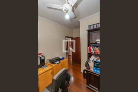 Casa de condomínio à venda com 220m², 4 quartos e 4 vagas Casa de condomínio à venda com 220m², 4 quartos e 4 vagasQuarto/Escritório