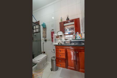 Casa de condomínio à venda com 220m², 4 quartos e 4 vagas Casa de condomínio à venda com 220m², 4 quartos e 4 vagasBanheiro da Suíte 2