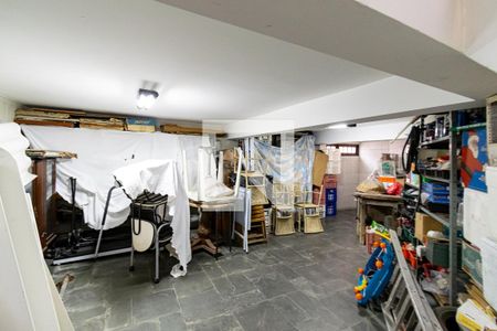 Casa à venda com 289m², 4 quartos e 3 vagas Casa à venda com 289m², 4 quartos e 3 vagasPorão