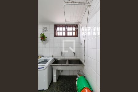 Casa à venda com 289m², 4 quartos e 3 vagas Casa à venda com 289m², 4 quartos e 3 vagasLavanderia