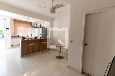 Sala de casa de condomínio para alugar com 2 quartos, 70m² em Piratininga, Niterói