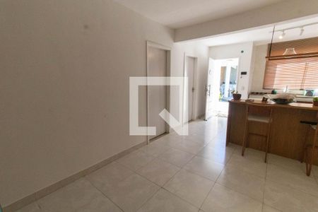 Sala de casa de condomínio para alugar com 2 quartos, 70m² em Piratininga, Niterói