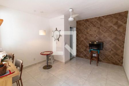 Sala de casa de condomínio para alugar com 2 quartos, 70m² em Piratininga, Niterói